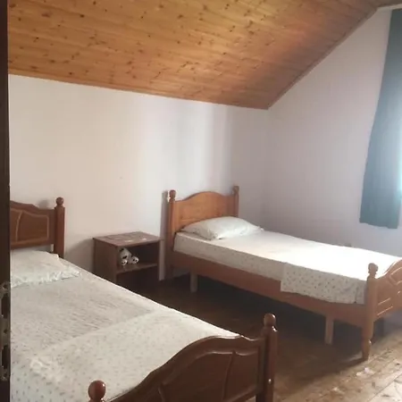 Guest House&camping Bajraktari Gasthof Shkodra