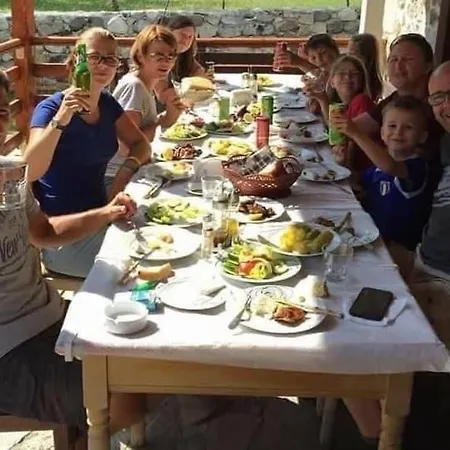 Guest House&camping Bajraktari Gasthof